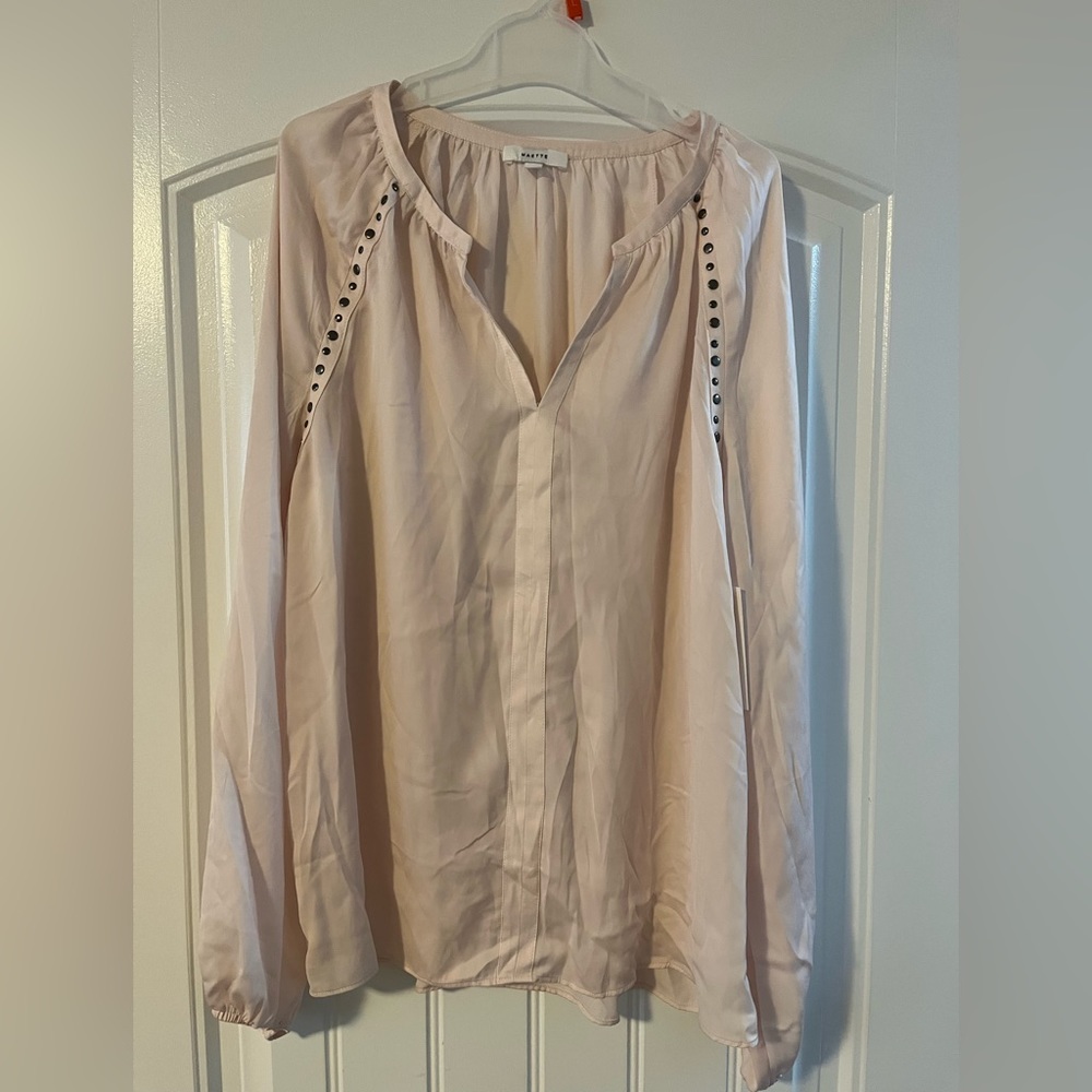 Stella & Dot women’s pale pink blouse. Size medium.